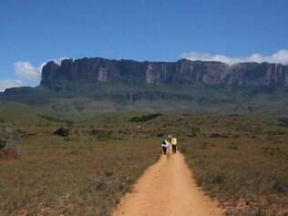 Aventureiros levam três dias para chegar ao topo do Monte Roraima