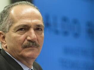 Aldo Rebelo, ministro da Ciência e Tecnologia