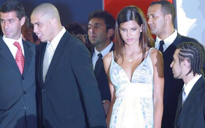 A top brasileira Raica Oliveira namorou Ronaldo por um ano, quando o ex-jogador defendia a camisa do Real Madrid em 2005