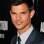 Taylor Lautner também exagerou no blush e no bronzer e ficou terracota. Foto: Getty Images