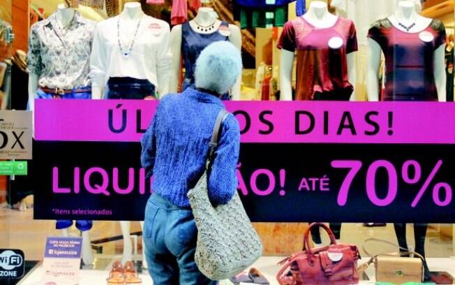 Loja no Centro anuncia ofertas de até 70%: consumidor quer preço baixo e ofertas estão maiores e mais agressivas