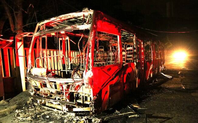 Parque do Engenho é incendiado na Rua Alfredo Lorenz, no Capão Redondo, Zona Sul de São Paulo