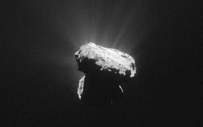 Sonda europeia Rosetta fotografou a passagem do cometa 67/P Churyumov-Gerasimenko pelo ponto de sua órbita elíptica