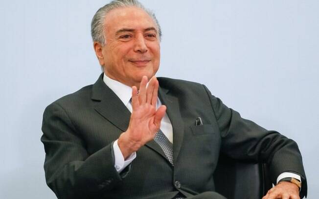 Após ironizar protesto de sindicalistas, Temer elogiou deputados pela aprovação em segundo turno da PEC 241