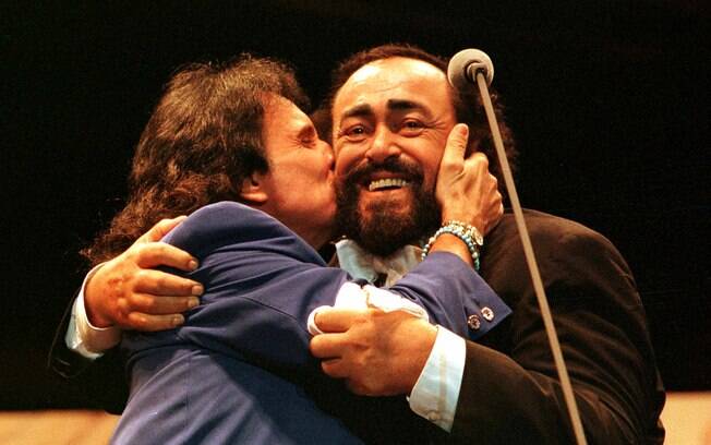 Roberto Carlos e Luciano Pavarotti em show em Porto Alegre, em 1998
