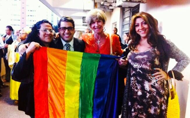 Dimitri, Renata Peron (à direita) e amigas na PUC