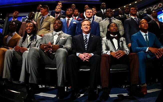 Promessas da NFL mostram estilo impecável durante o draft, na última semana, em Nova York