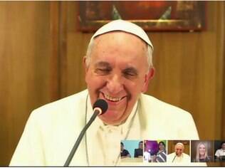 Papa Francisco conversou com estudades de vários países