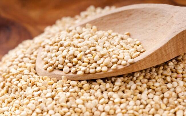 A quinoa, grão originário dos andes e rico em proteínas, contém também fibras insolúveis, que protegem contra o câncer. Foto: Getty Images