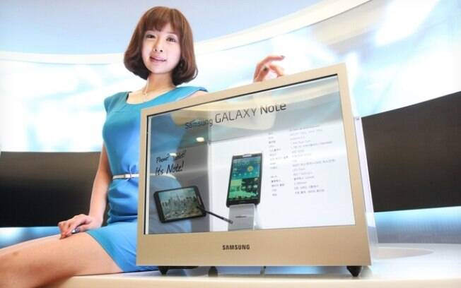 Novo produto da Samsung para varejo vem com tela transparente para exibição de vídeos e animações
