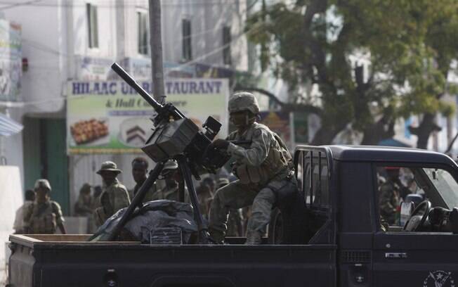 Tropas somalis retomam hotel após ataque (28.03.15)