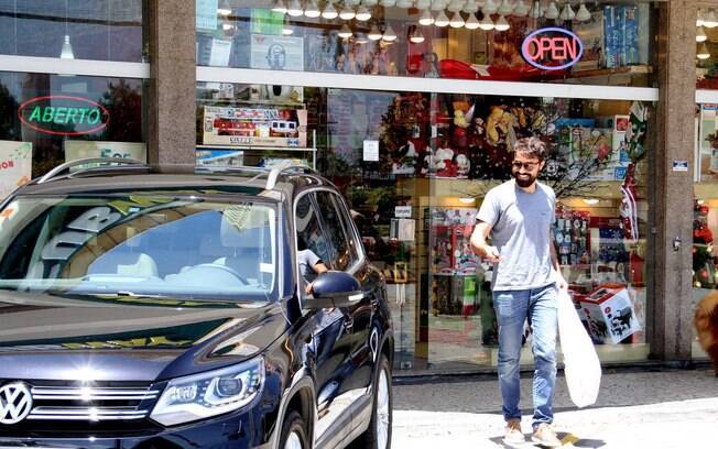 Ricardo Pereira tirou o sábado (16) para fazer umas compras pelo Rio de Janeiro