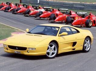 Ferrari 355 é um dos modelos clássicos da marca italiana, sucessor do 348