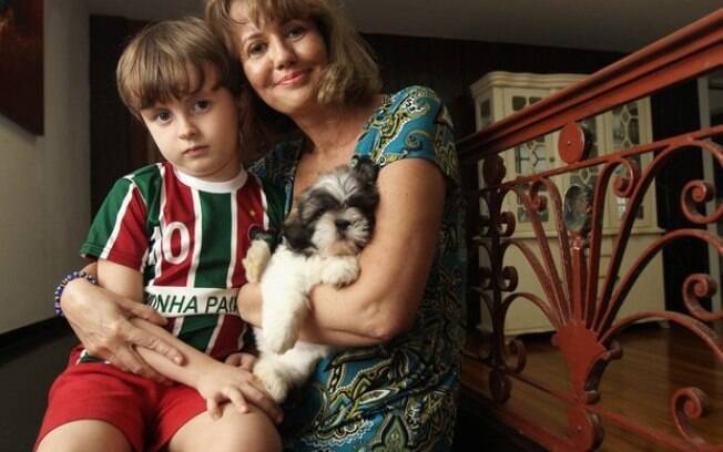  Letcia Dornellas teve que comprar outra cadelinha para seu filho, aps ser roubada em Copacabana
