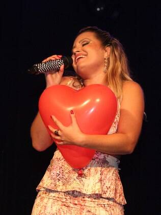 Natália Sarraff durante o show