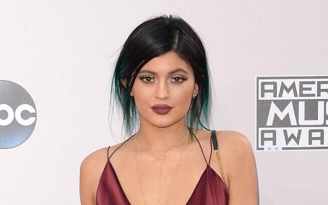 Kylie Jenner foi comentada o ano todo devido aos lábios, bem mais inchados que o normal. . Foto: Getty Images
