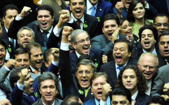 Aliados comemoram com Eduardo Cunha a eleição à Presidência da Câmara em 2015