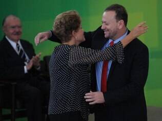 Dilma dá posse a Edinho Silva sob as vistas do ex-presidente Sarney