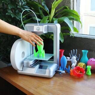 Cube permite imprimir em 3D pequenos objetos e está à venda no Brasil