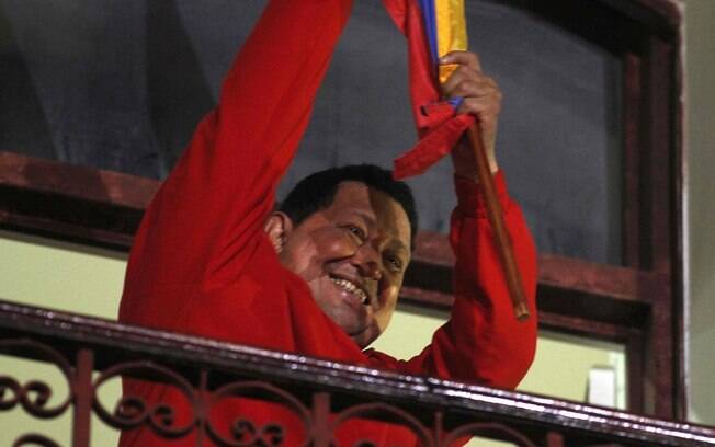 O presidente da Venezuela, Hugo Chávez, comemora reeleição em outubro de 2012