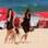 Claudia Abreu se divertiu com a familia nas areias da praia do Leblon, no Rio de Janeiro. Foto: AgNews