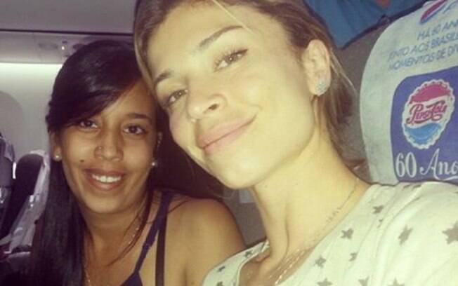 Grazi Massafera em foto com a fã Thialla Ferreira