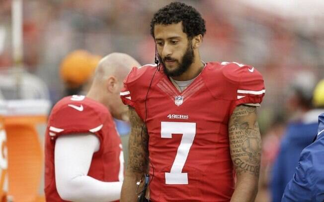 NFL: Kaepernick e sua conduta polêmica durante o hino NFL: Kaepernick e sua conduta polêmica durante o hino