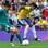 Neymar disputa a bola com Peralta. Foto: AFP