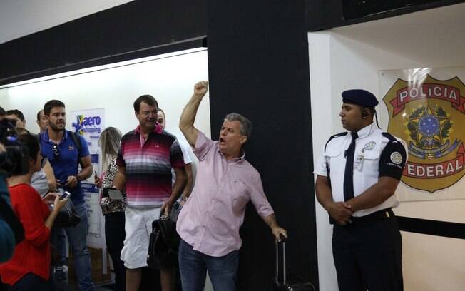 O ex-deputado do PT, Professor Luizinho, protesto em favor do ex-presidente Luiz Inácio Lula da Silva. Foto: Renato S. Cerqueira/Futura Press - 04.03.16