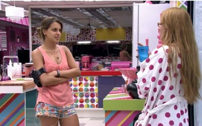Angela fala de Marcelo para Aline que “Dois chatos não dá. Um tem que ceder”