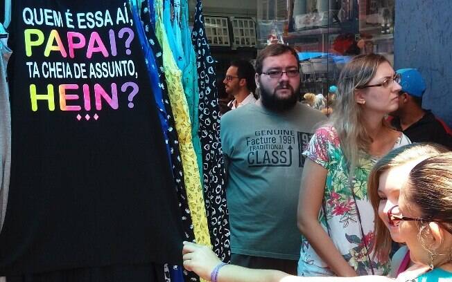 Camiseta com declaração de Ivete Sangalo bomba: 'Quem é essa aí, papai? Está cheio de assunto, hein?'