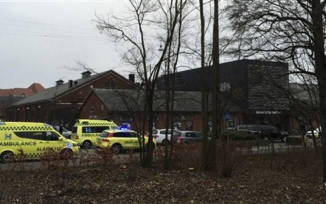 Mídia dinamarquesa informa que os disparos foram contra um café em Copenhagen, onde estava acontecendo o evento 