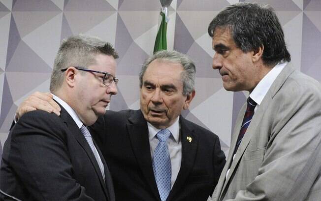 Antonio Anastasia, Raimundo Lira e José Eduardo Cardozo antes da sessão desta quinta-feira