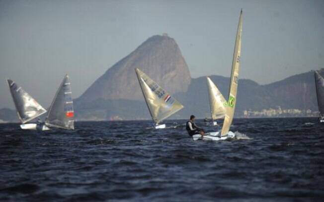 Em agosto do ano passado, mais de 300 atletas de 34 países participaram de evento-teste para as Olimpíadas na Baía de Guanabara. Pezão descarta mudança de local e confia na qualidade das águas