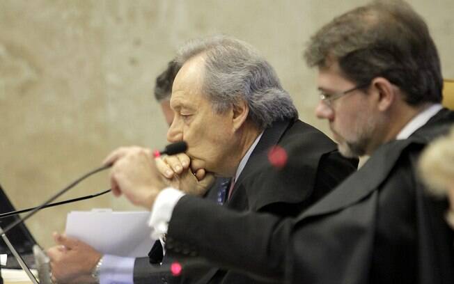 Supremo Tribunal Federal retoma julgamento do mensalão