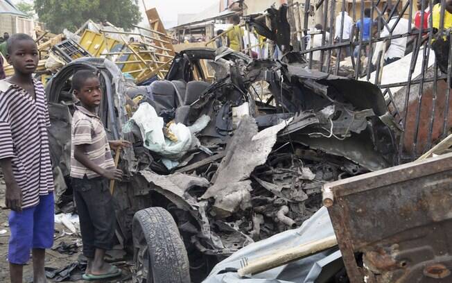 15 de fevereiro - Militantes rebeldes invadiram um vilarejo em Izghe, na Nigéria, e mataram 106 pessoas (sendo 105 homens). O Boko Haram é o principal suspeito do ataque. Foto: Reuters