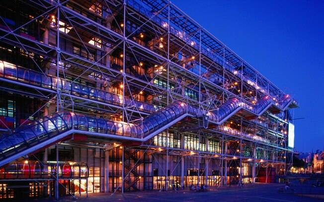 No Museu Georges Pompidou, belezas para admirar do lado de dentro e de fora do prédio