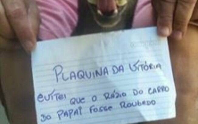 Esse catioro evitou que seu dono tivesse seu carro roubado.