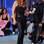 Outra estrela que gosta de investir nessa peça é a cantora Mariah Carey. O brilho da blusa deixou a produção preto total mais viva. É uma boa alternativa para quem nunca usou a calça. Foto: Getty Images