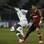 Em Campinas, Nikão, da Ponte, e Deco, do Fluminense, disputam a bola. Foto: Futura Press