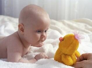 Envie a foto do seu filho com o brinquedo predileto dele para comemorar o Dia das Crianças