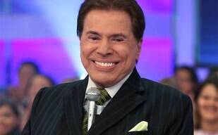 Silvio Santo faz piada: "Na RedeTV! só entra quem casa com os donos"