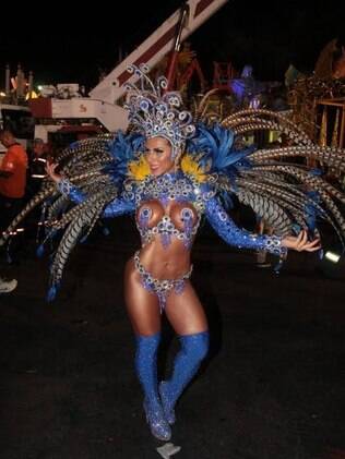 Ana Paula Minerato em desfile da Gaviões da Fiel em 2014