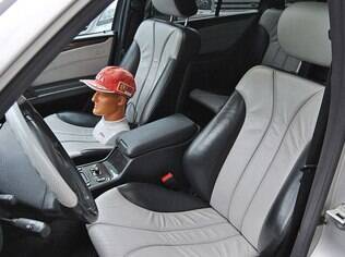 Interior do E55 AMG que foi de Schumacher tem opcionais raros para a o final dos anos 90