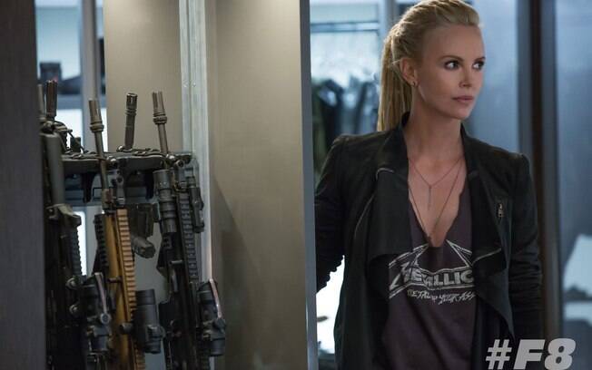 Atriz Charlize Theron, como Cipher, personagem de Velozes e Furiosos 8