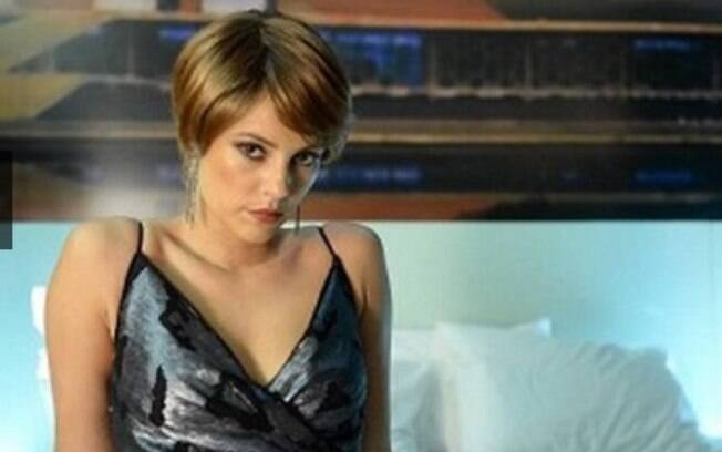 Paolla Oliveira como a prostituta lésbica Dani Bond, na minissérie 'Felizes para Sempre'