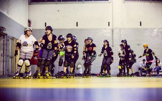 Desde 2001, o roller derby é disputado principalmente por mulheres