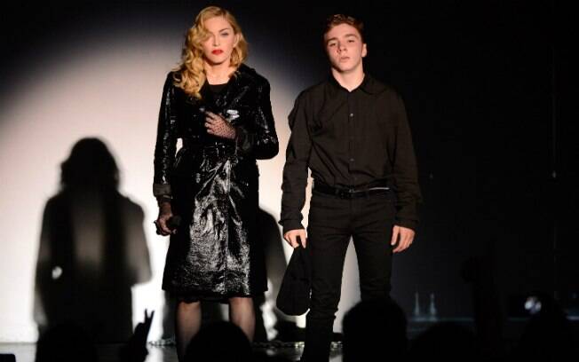 Rocco se apresenta com a mãe, Madonna