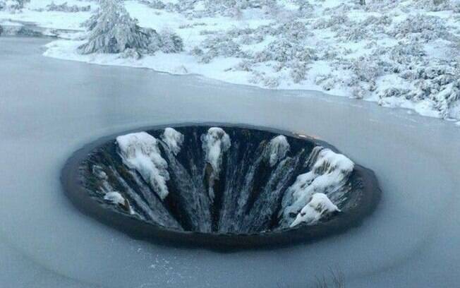 Covão dos Conchos coberto por fina camada de gelo