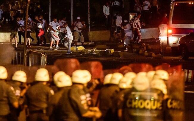 Torcedores do São Paulo entraram em conflito com a PM